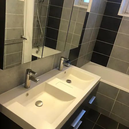 Апартаменты T4 121 M2 Georges 1er Centre-ville 3 *