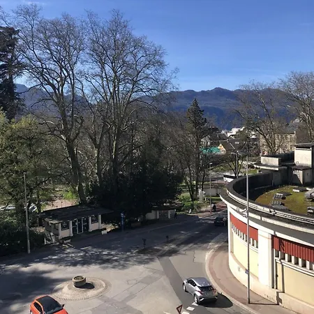 T4 121 M2 Georges 1er Centre-ville 3 *