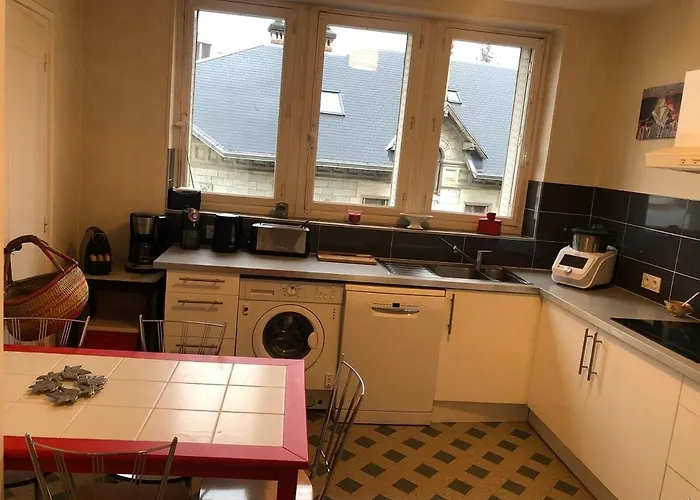 T4 121 M2 Georges 1er Centre-ville 3 *