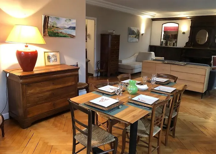 T4 121 M2 Georges 1er Centre-ville 3 *