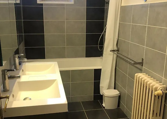 T4 121 M2 Georges 1er Centre-ville 3