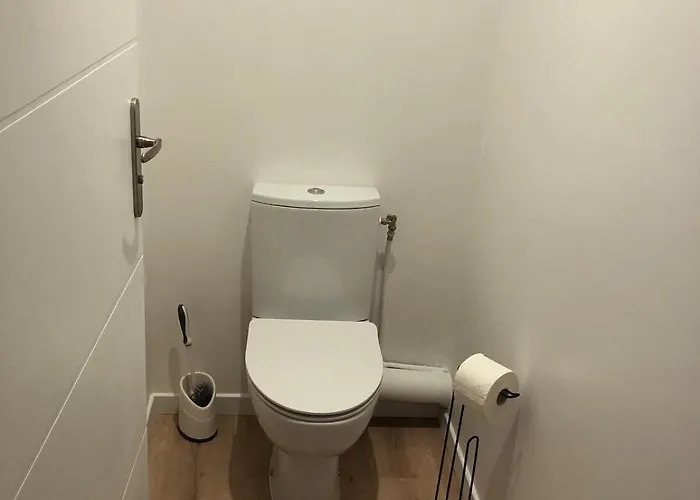 T4 121 M2 Georges 1er Centre-ville 3 *